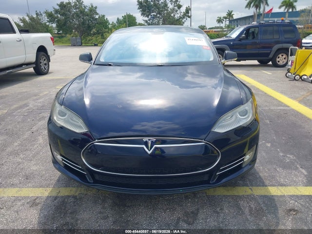 45440597 :رقم المزاد ، 5YJSA1DP9DFP10833 vin ، 2013 Tesla Model S Performance مزاد بيع
