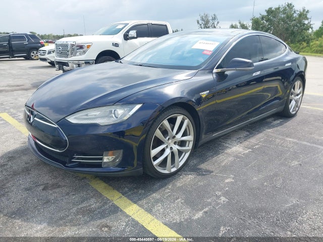 45440597 :رقم المزاد ، 5YJSA1DP9DFP10833 vin ، 2013 Tesla Model S Performance مزاد بيع