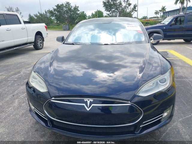 45440597 :رقم المزاد ، 5YJSA1DP9DFP10833 vin ، 2013 Tesla Model S Performance مزاد بيع