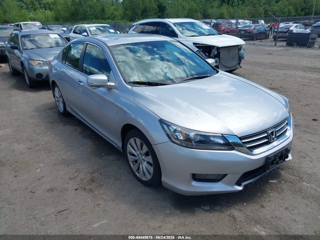 2015 1HGCR2F84FA071508 main image