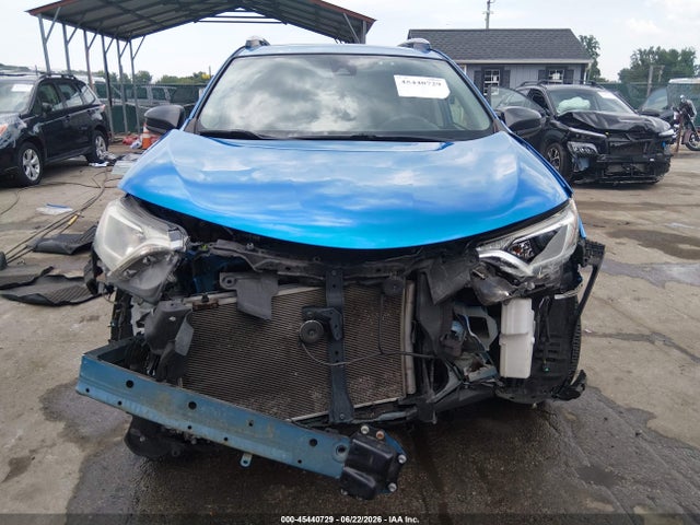 45440729 :رقم المزاد ، JTMZFREV5HJ700617 vin ، 2017 Toyota Rav4 Le مزاد بيع