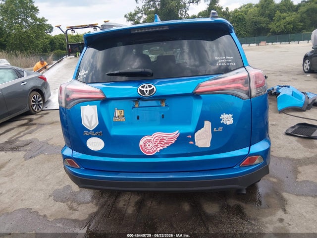 45440729 :رقم المزاد ، JTMZFREV5HJ700617 vin ، 2017 Toyota Rav4 Le مزاد بيع