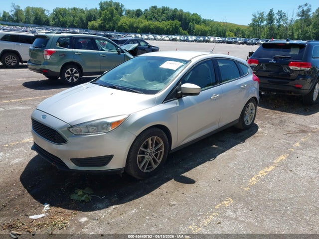 Ford FOCUS SE 2018 1FADP3K23JL206979 Image 2
