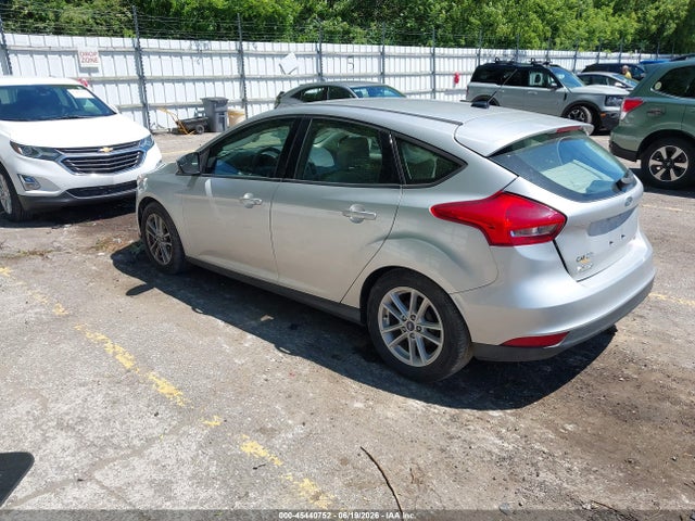 Ford FOCUS SE 2018 1FADP3K23JL206979 Image 3
