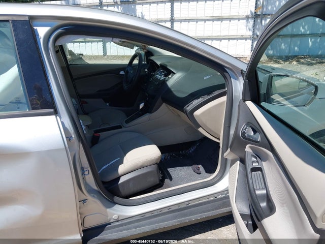 Ford FOCUS SE 2018 1FADP3K23JL206979 Image 5