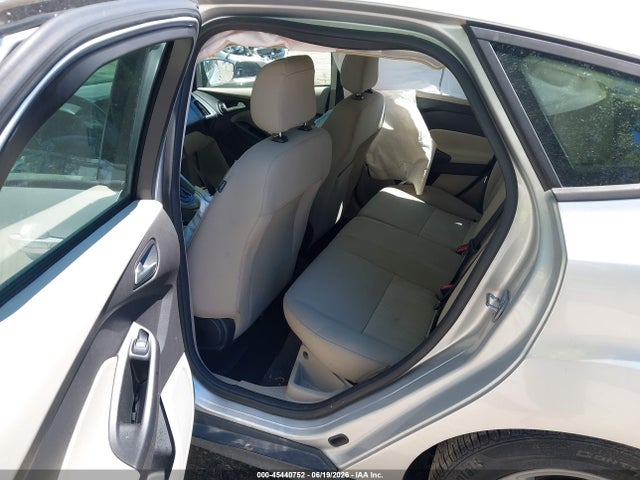 Ford FOCUS SE 2018 1FADP3K23JL206979 Image 8
