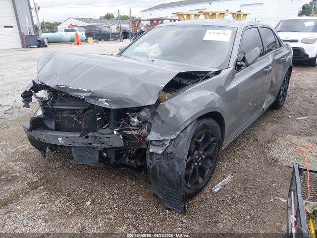 45440760 :رقم المزاد ، 2C3CCAGG8HH612956 vin ، 2017 Chrysler 300 300s Awd مزاد بيع