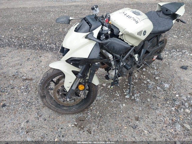 Yamaha Yzfr7 2022 JYARM38E5NA001400 Image 2