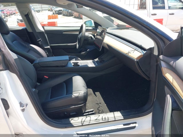 2021 Tesla Model 3 Standard Range Plus Rear-wheel Drive მანქანა იყიდება აუქციონზე, vin: 5YJ3E1EA4MF027196, აუქციონის ნომერი: 45440814