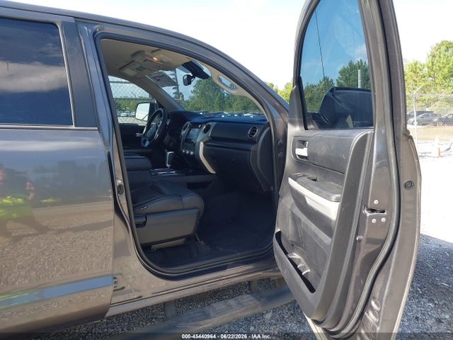5TFDY5F1XKX796547 Toyota Tundra Sr5 5.7l V8