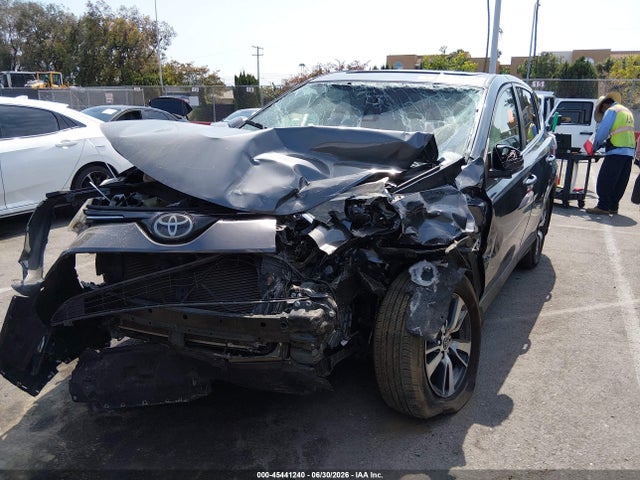 Toyota Rav4 Xle 2018 JTMWFREV5JD129590 Image 11