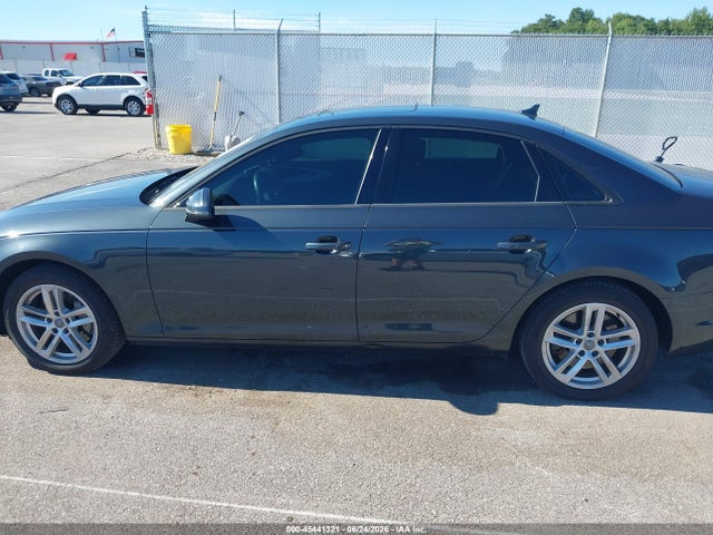2017 Audi A4 Premium მანქანა იყიდება აუქციონზე, vin: WAUANAF45HN010413, აუქციონის ნომერი: 45441321