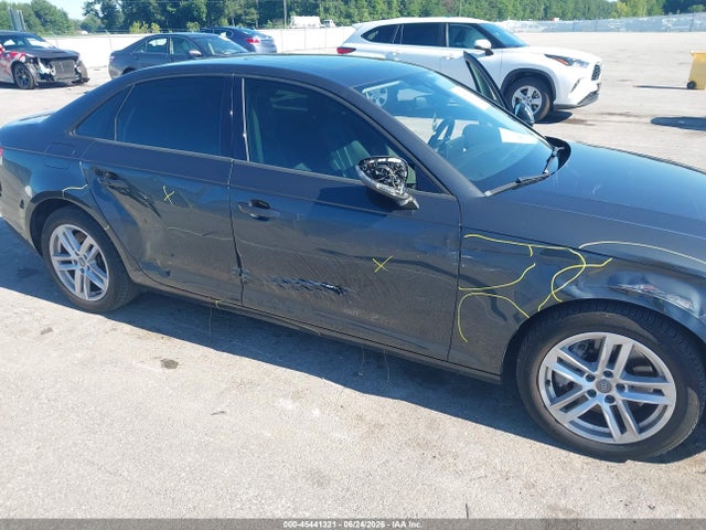 2017 Audi A4 Premium მანქანა იყიდება აუქციონზე, vin: WAUANAF45HN010413, აუქციონის ნომერი: 45441321