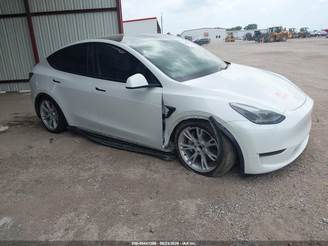 Auction sale of the 2024 Tesla Model Y Long Range Single Motor Rear-wheel Drive/rwd, vin: 7SAYGDED7RF055032, lot number: 45441366