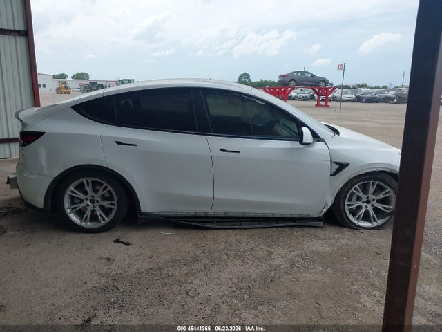 Продажа на аукционе авто 2024 Tesla Model Y Long Range Single Motor Rear-wheel Drive/rwd, vin: 7SAYGDED7RF055032, номер лота: 45441366