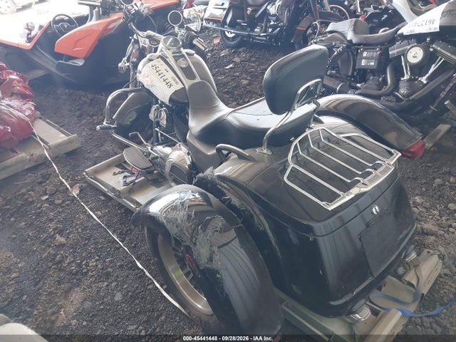 Harley-Davidson Flrt Free Wheeler 2015 1HD1MCM14FB850643 Image 3