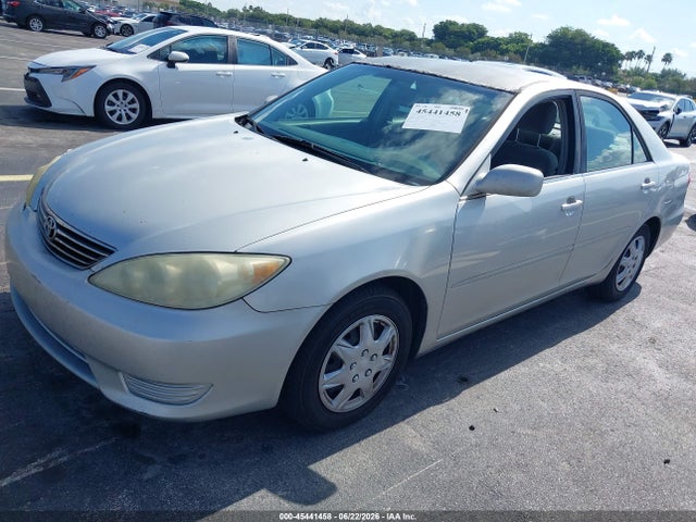 45441458 :رقم المزاد ، 4T1BE32K75U590283 vin ، 2005 Toyota Camry Le مزاد بيع