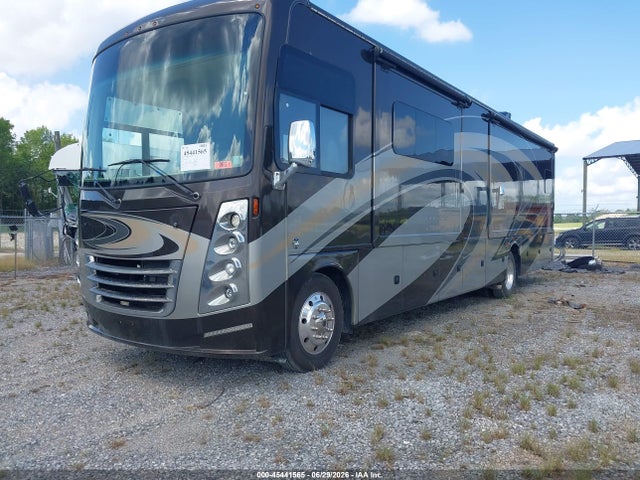 Ford F53 2017 1F66F5DY2H0A18570 Image 2