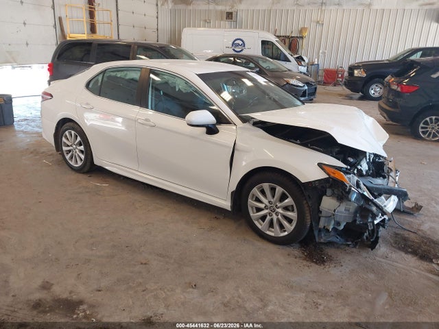 45441632 :رقم المزاد ، 4T1G11AK3LU975361 vin ، 2020 Toyota Camry Se مزاد بيع