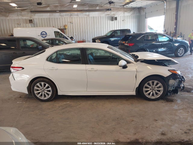 45441632 :رقم المزاد ، 4T1G11AK3LU975361 vin ، 2020 Toyota Camry Se مزاد بيع