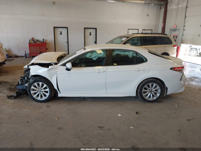 45441632 :رقم المزاد ، 4T1G11AK3LU975361 vin ، 2020 Toyota Camry Se مزاد بيع