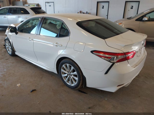45441632 :رقم المزاد ، 4T1G11AK3LU975361 vin ، 2020 Toyota Camry Se مزاد بيع