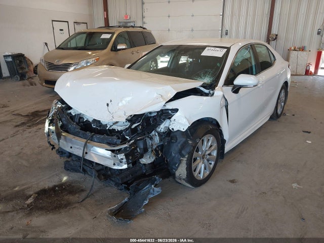 45441632 :رقم المزاد ، 4T1G11AK3LU975361 vin ، 2020 Toyota Camry Se مزاد بيع
