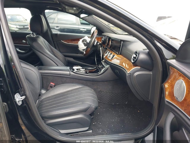 45441817 :رقم المزاد ، WDDZF4KB7HA255011 vin ، 2017 Mercedes-benz E 300 4matic مزاد بيع