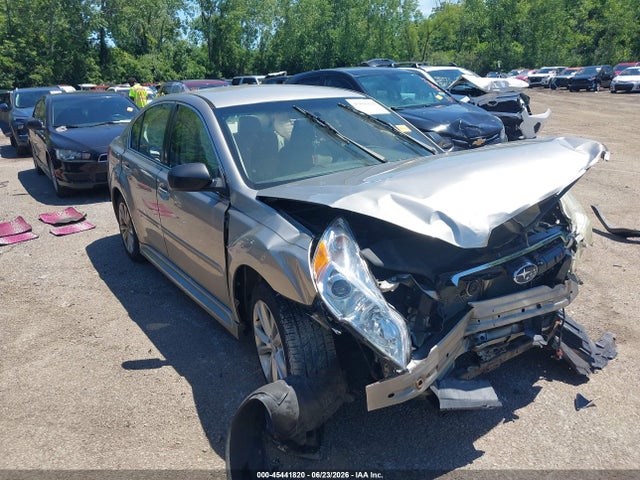 45441820 :رقم المزاد ، 4S3BMBA6XE3028809 vin ، 2014 Subaru Legacy 2.5i مزاد بيع