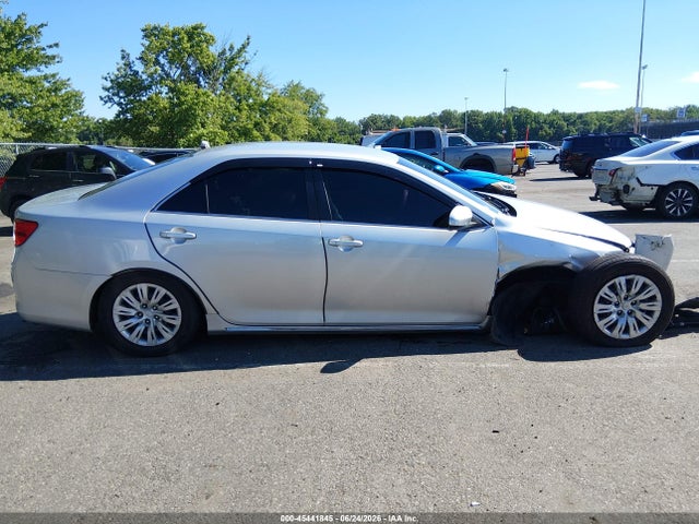 45441845 :رقم المزاد ، 4T1BF1FK5EU452429 vin ، 2014 Toyota Camry Le مزاد بيع