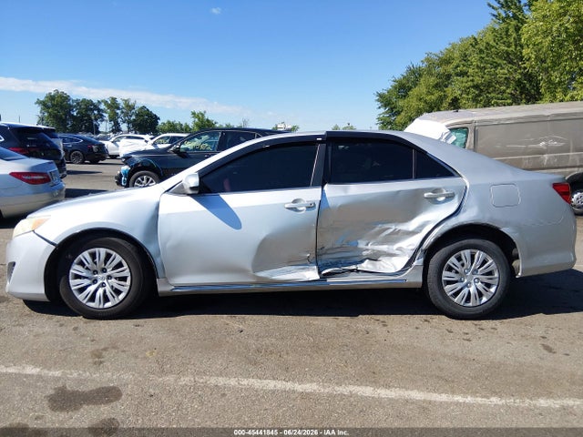 45441845 :رقم المزاد ، 4T1BF1FK5EU452429 vin ، 2014 Toyota Camry Le مزاد بيع