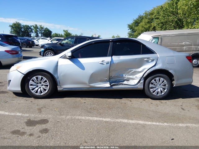 45441845 :رقم المزاد ، 4T1BF1FK5EU452429 vin ، 2014 Toyota Camry Le مزاد بيع