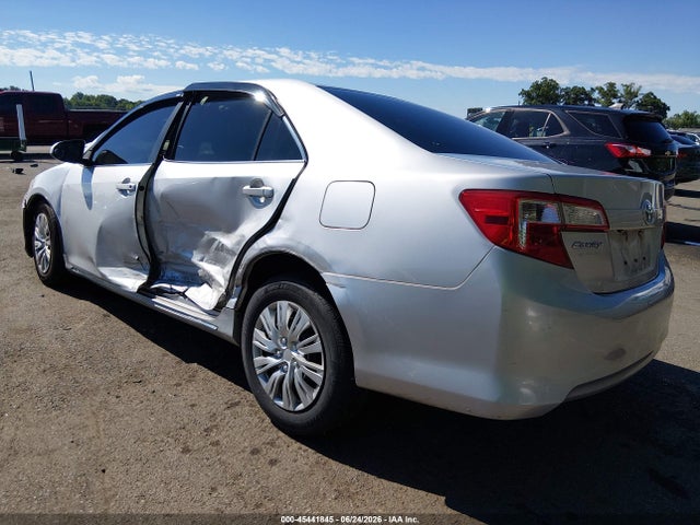 45441845 :رقم المزاد ، 4T1BF1FK5EU452429 vin ، 2014 Toyota Camry Le مزاد بيع