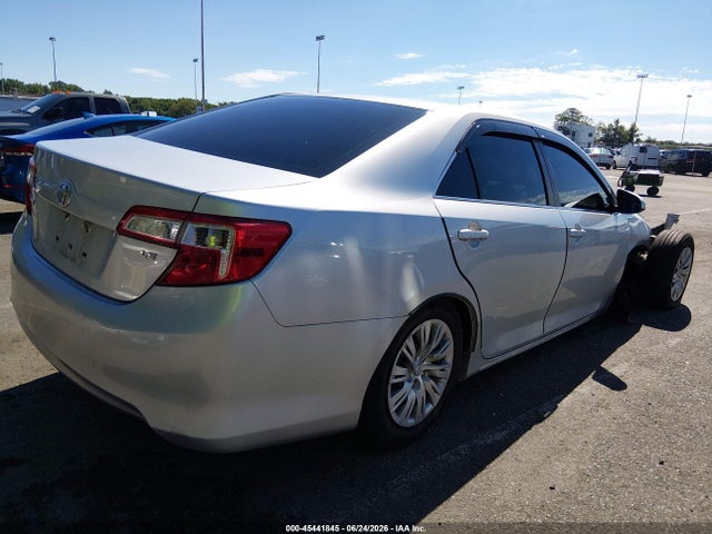 45441845 :رقم المزاد ، 4T1BF1FK5EU452429 vin ، 2014 Toyota Camry Le مزاد بيع