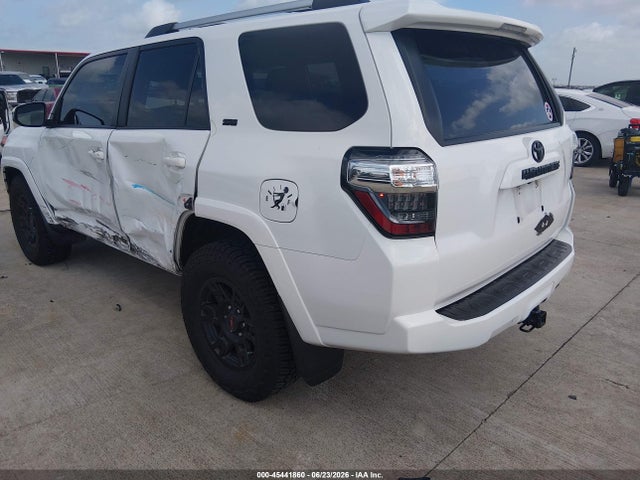 Toyota 4runner Sr5 Premium 2022 JTEFU5JR1N5256940 Image 3