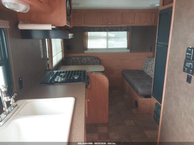 2014 Forest River Oasis მანქანა იყიდება აუქციონზე, vin: 5ZT2SSKB2EE003021, აუქციონის ნომერი: 45441896