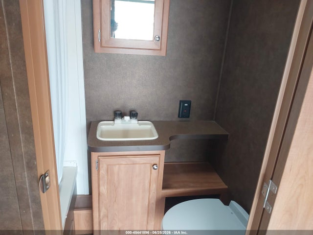 2014 Forest River Oasis მანქანა იყიდება აუქციონზე, vin: 5ZT2SSKB2EE003021, აუქციონის ნომერი: 45441896