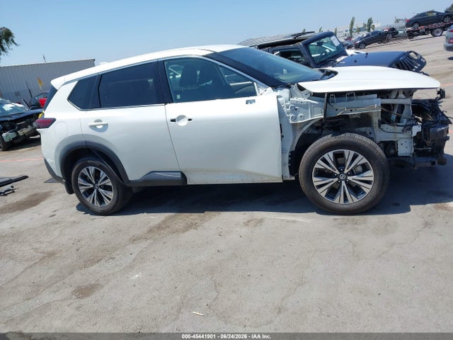 5N1AT3BA5MC832713 Nissan Rogue Sv Fwd