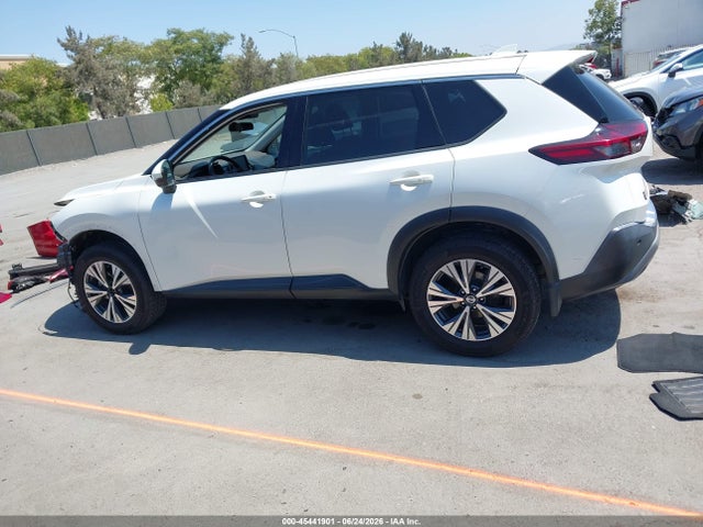 5N1AT3BA5MC832713 Nissan Rogue Sv Fwd