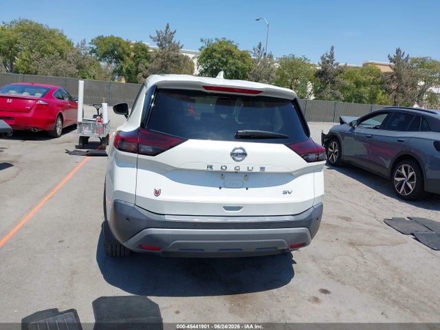 5N1AT3BA5MC832713 Nissan Rogue Sv Fwd