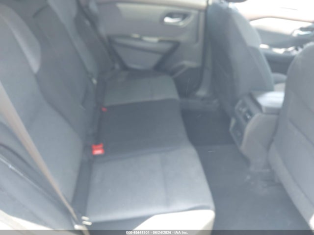 5N1AT3BA5MC832713 Nissan Rogue Sv Fwd