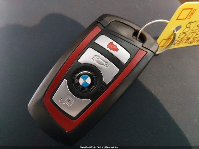 2016 Bmw 328i მანქანა იყიდება აუქციონზე, vin: WBA8E9G53GNT44085, აუქციონის ნომერი: 45441934