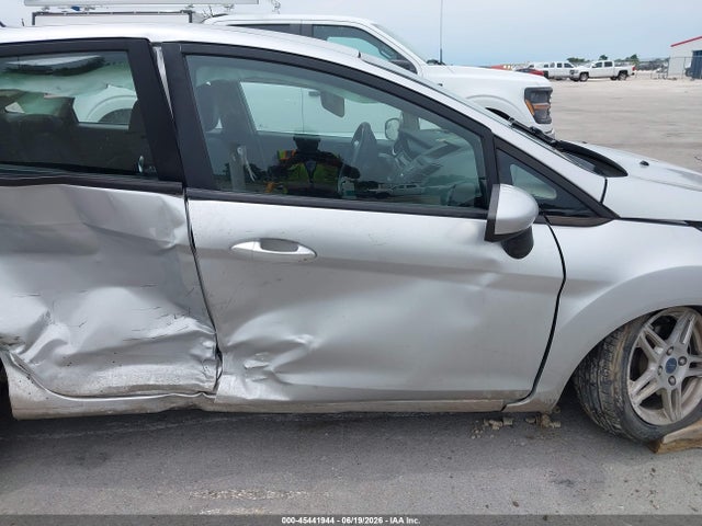 Ford FIESTA SE 2019 3FADP4BJ1KM119806 Image 17