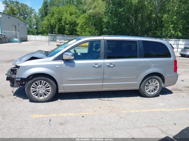 Продажа на аукционе авто 2014 Chrysler Town & Country Touring-l 30th Anniversary, vin: 2C4RC1CG7ER424673, номер лота: 45442087