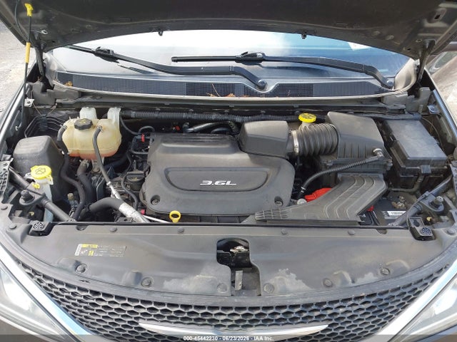 Продаж на аукціоні авто 2017 Chrysler Pacifica Touring-l Plus, vin: 2C4RC1EG0HR555977, номер лоту: 45442230