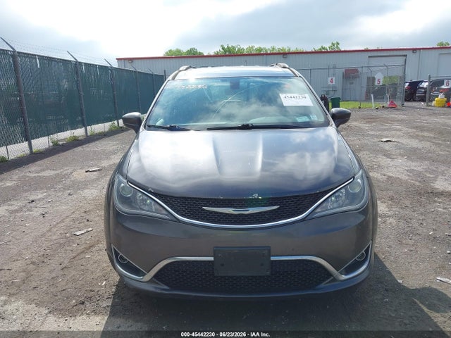 Продаж на аукціоні авто 2017 Chrysler Pacifica Touring-l Plus, vin: 2C4RC1EG0HR555977, номер лоту: 45442230