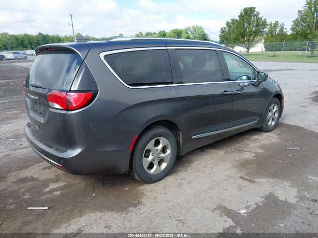 Продаж на аукціоні авто 2017 Chrysler Pacifica Touring-l Plus, vin: 2C4RC1EG0HR555977, номер лоту: 45442230