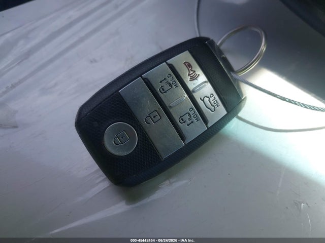 KIA SEDONA EX 2016 KNDMC5C1XG6110832 Image 11