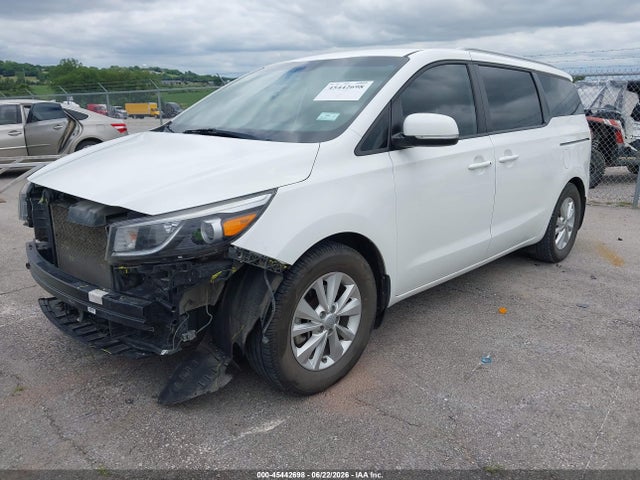 KIA SEDONA LX 2017 KNDMB5C18H6320205 Image 2