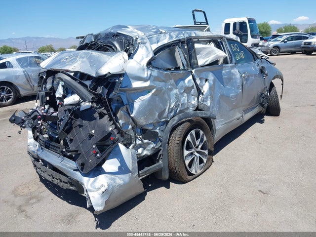 Toyota Highlander Xle 2022 5TDHZRBH4NS585170 Image 4